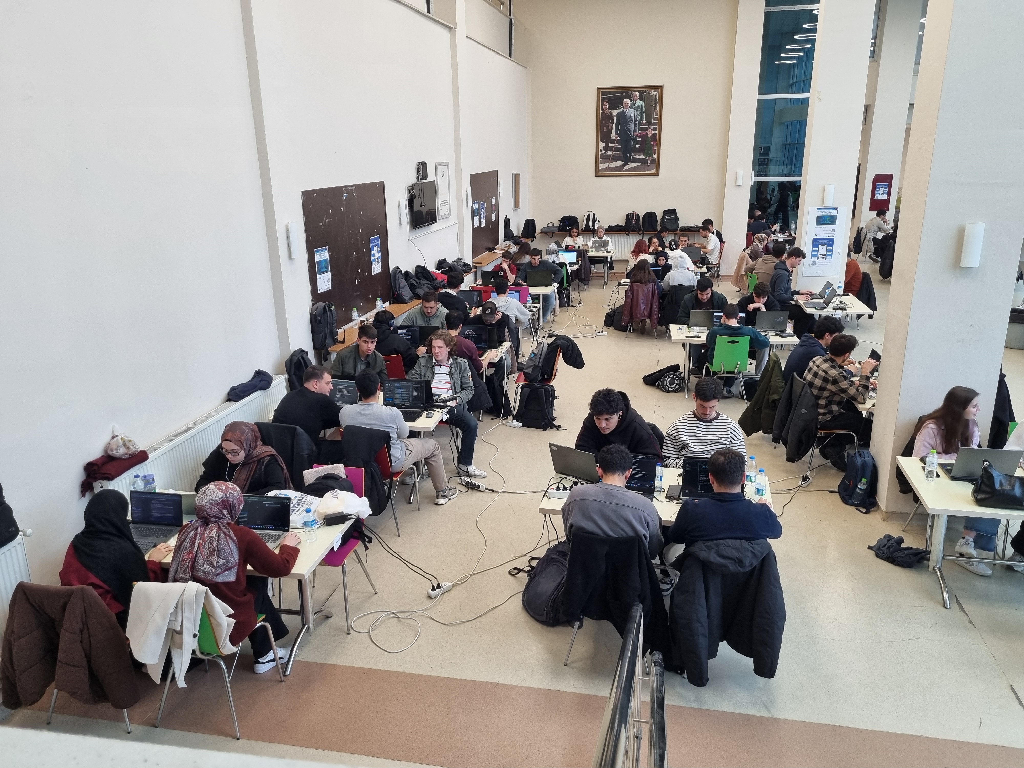 Hackathon alanı — üstten